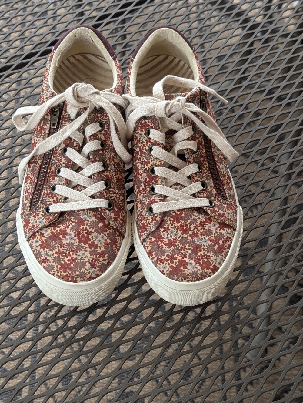 Taos Z-Soul Women's Casual Rust Floral Print  Lace-Up Sneakers Size 8